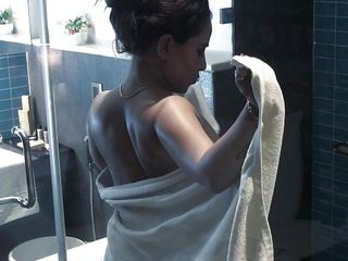 Tindi sex: 德西女孩在淋浴时与男友做爱