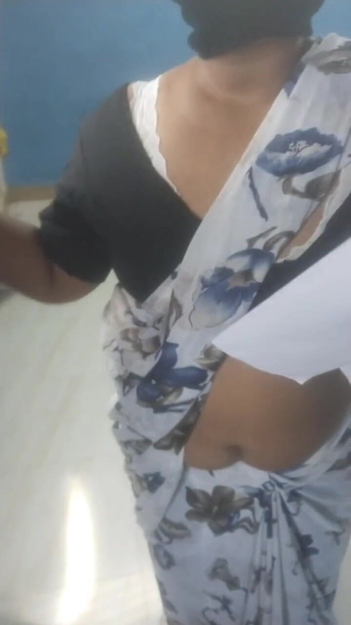 Tamil lesbian: 마누라를 위해 소년과 섹스하는 교사