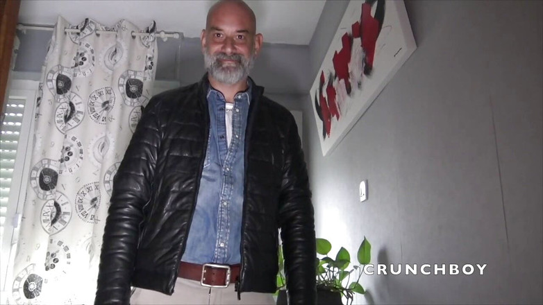 MACHO FUCKER FROM SPAIN: Slampa creampied i röpan av pappa mästare