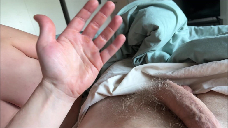 Alex Adams: Das bett mit britischer mitbewohnerin mit dicken titten teilen - sophia...