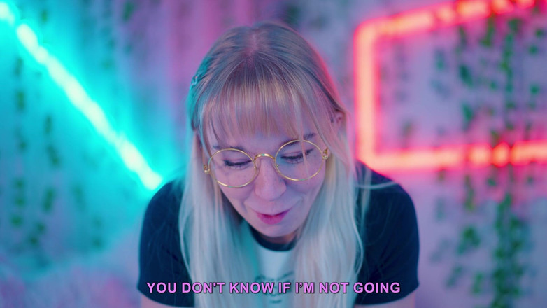 Jolie Lyon: 和继表妹一起观看色情片第一次