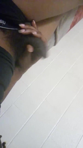 SweetDWillie456: Tlustý šťavnatý čůrák se houpá s velkým černým pérem