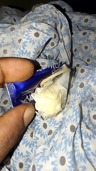 Abang tiri saya, adik tiri saya, peduli, serta katil di atas