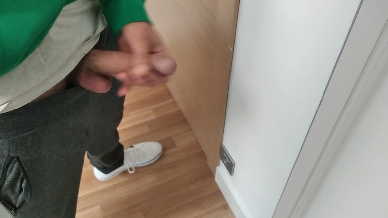 Elvissc: Masturb His Huge and Juicy Cock in Front of the...