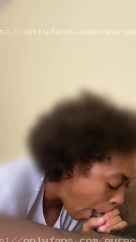 Lightskin Niemiecka dziewczyna łóżko głowa / niechlujny obciąganie / jaskółka Ona ssała spermę z mojego penisa