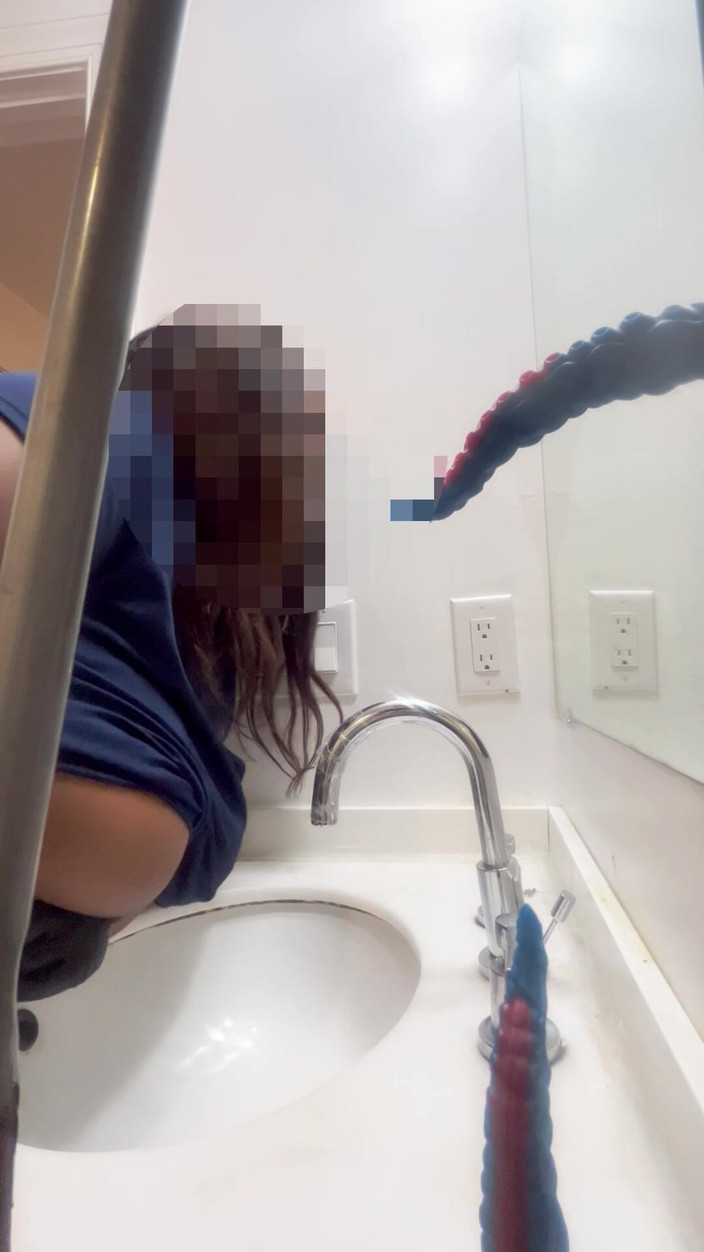 Anye Meshell: Je me fais baiser lentement par des extraterrestres !