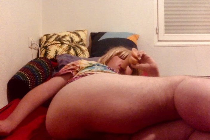 BifloXXX: BifloXXX crossdresser pieprzy jej tyłek