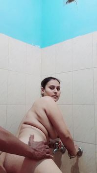 Puja Bhabhi Duș