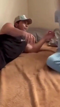 Sex în trei cu prietena mea heterosexuală latino curioasă