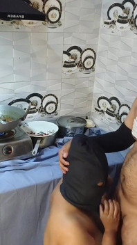 Bhabhi machte Maze Kitchen mit ihrem Schwager harten fick, während ehemann im Dienst war.