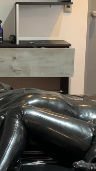 Cewek sange ini nyobain kosmetik ukuran XL untuk pertama kali, bagian 1 - alex latex