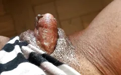 Chevauche mon gros clito qui s'étouffe et jouit mouillé en U LOV