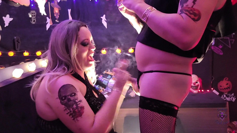 HollyCox: Rauchender blowjob: halloween-verführung