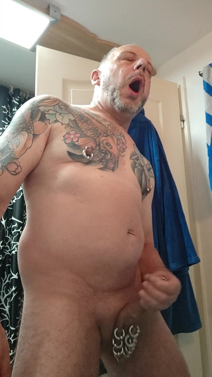 sls-frank: SLS-프랭크: 저는 소위 절개에서 욕실에서 사정을 했습니다