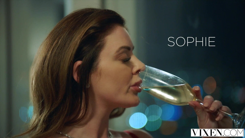 Vixen: Vixen Sophie dee poori tarah se laalchi hai aur use...
