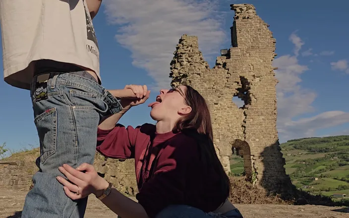 Tate: Amateur Whore Wants Cock at Outdoors Deepthroat with Stranger