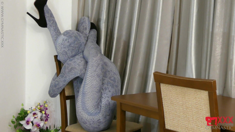 ZentaiDolls: Wrapping in the hotel