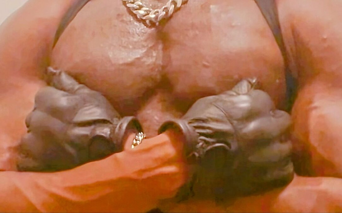 Black mature kinky muscle: Duży klatka piersiowa czarny mięsień ojczym sikora i kutas grać