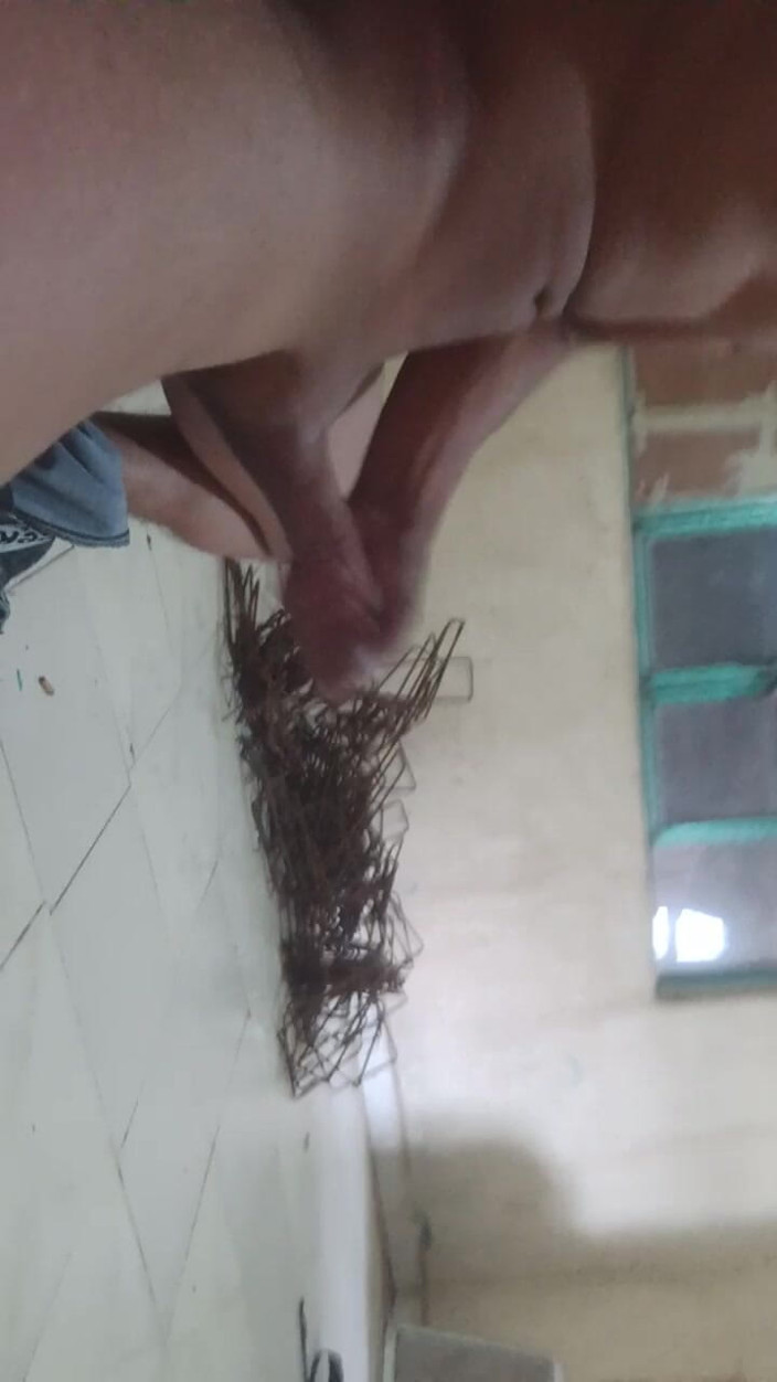 Red lait: Horny Skinny Masturbating