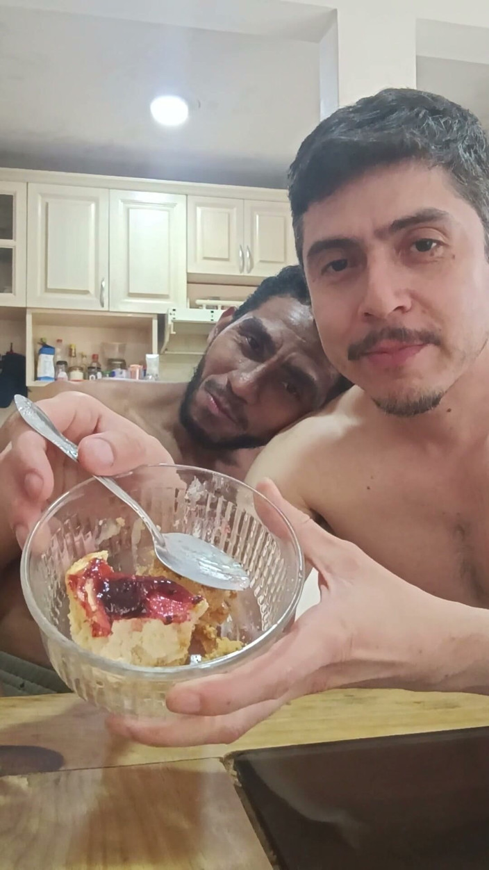 Tabasco Jake: I Cum on Cake and Eat It with My Friend