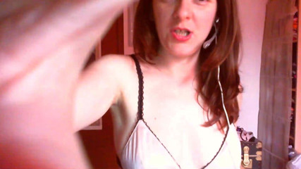Nicoletta Embassi: Kamu mau muncratin aku nggak?