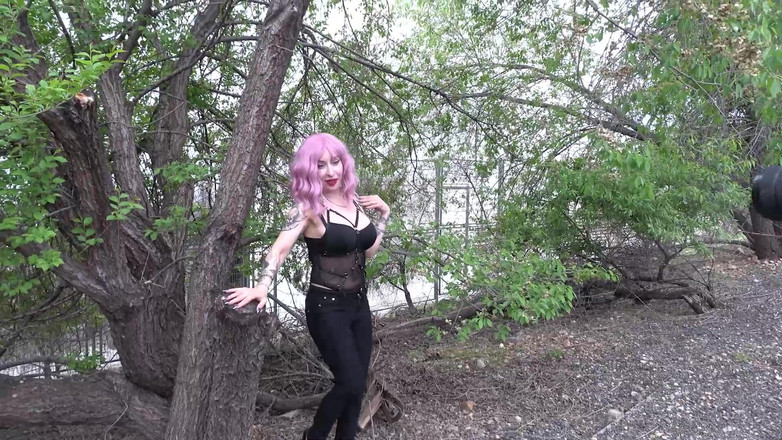 Mentes Sucias: アリラが撮影中に制御を失う