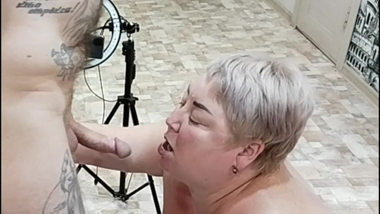Zona901: Milf prohrála v kartách a kouří mě