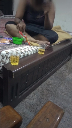 Tamil lesbian: 用小吃说话
