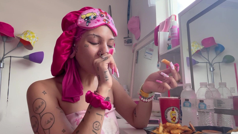 Nali Marie: Mukbang Overeating Sploshing Facestuffing Teen Mozzarella Sticks Cheese Pull Chicken...