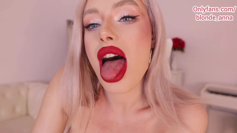 AnnaReyBlonde: Geile slet rookt sigaretten