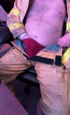 charli: Komm auf feuerwehrmann-turnout-hose
