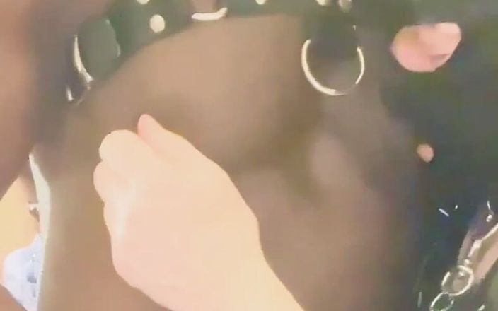 Black smoking muscle stepdad: 인종 간 젖탱이와 깊은 목구멍 BDSM 고무 가죽 장면