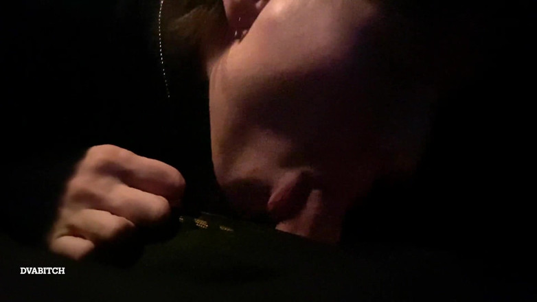 Dvabitch: Późna noc zbliżenie samochodu sex oralny