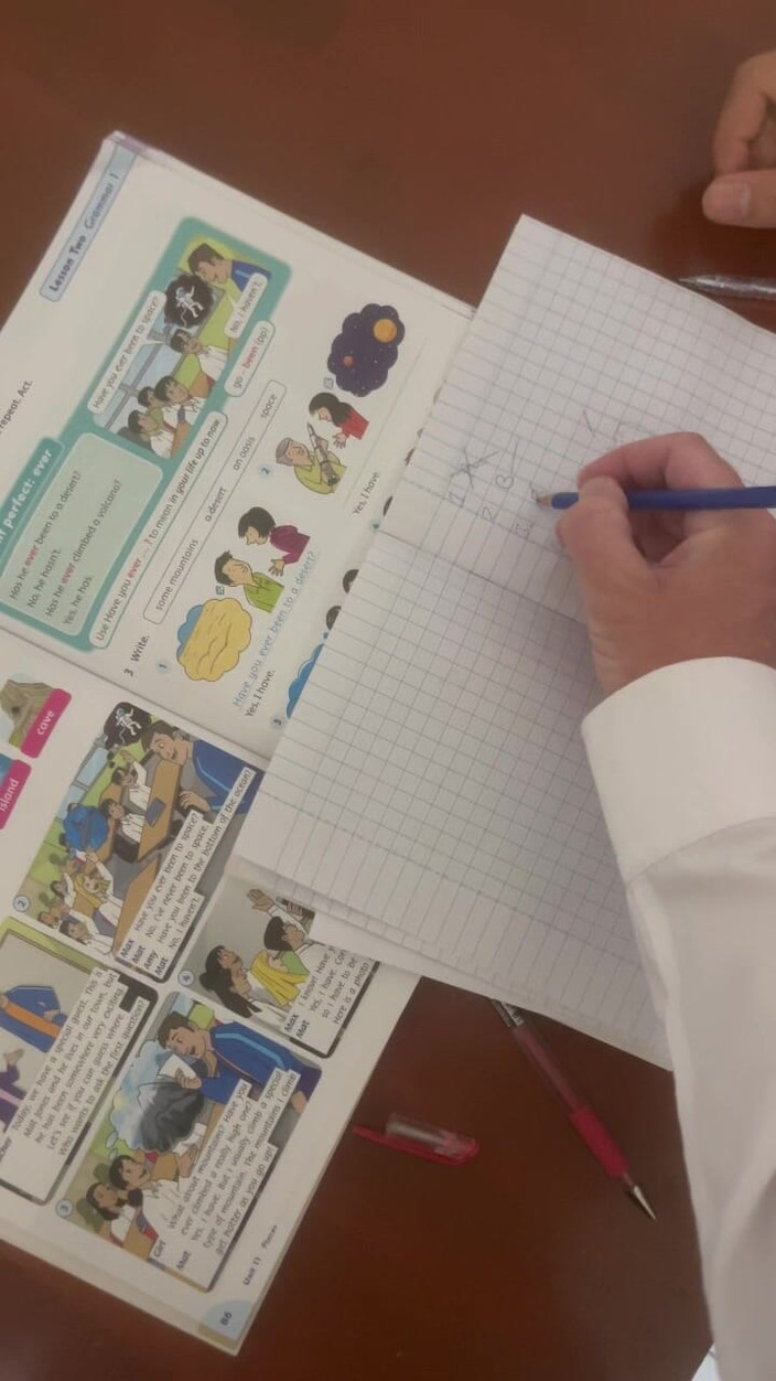 Quan Vietnam 18: Une jeune étudiante vierge punie se fait baiser par un vieux...