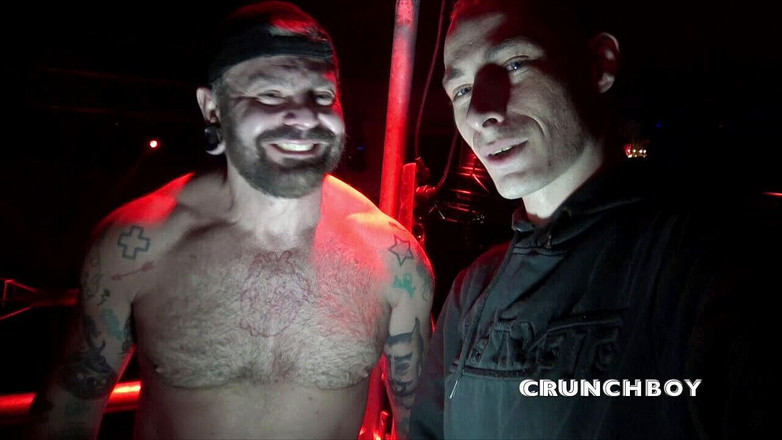 FIRST BAREBACK EXPERIENCE IN BACKROOM: Patrick Bauer kaslı porno yıldızı Franky tarafından korunmasız kullanılıyor