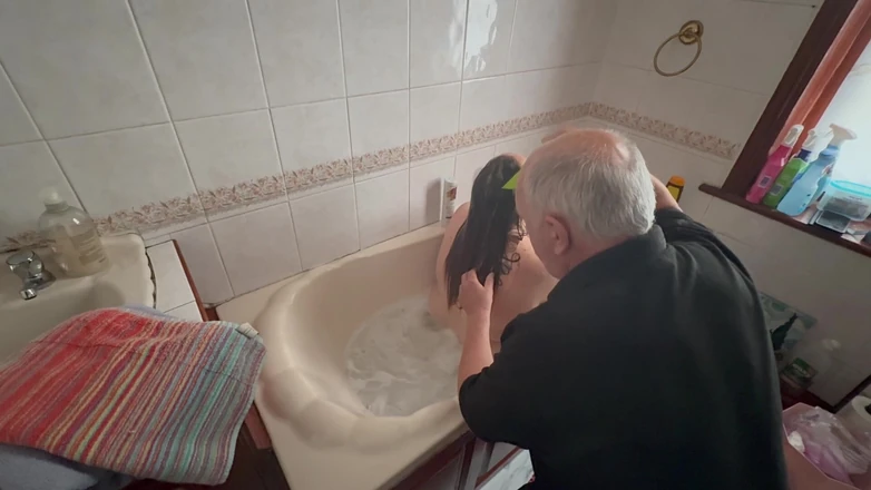 Aaexperiencesltd: Часть 1, когда батлер Satana купается и делает массаж Домина Satana