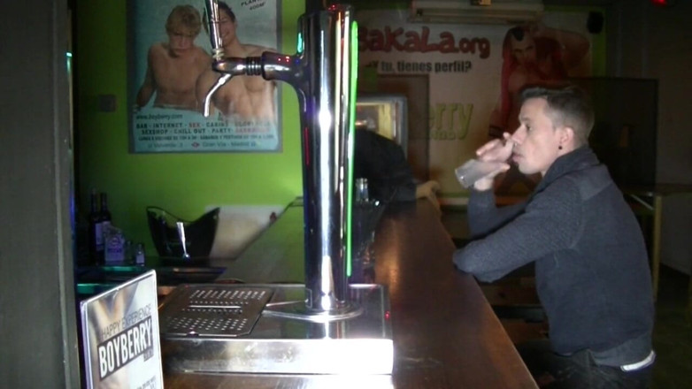 Gaybareback: Gay used by straight in a discreet cruising BoyBerry, Madrid