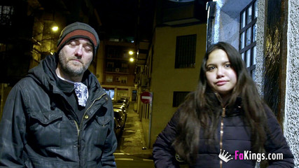 FAKings: 200 dolar deneyimsiz bir genç kızı eski en iyi arkadaşı...