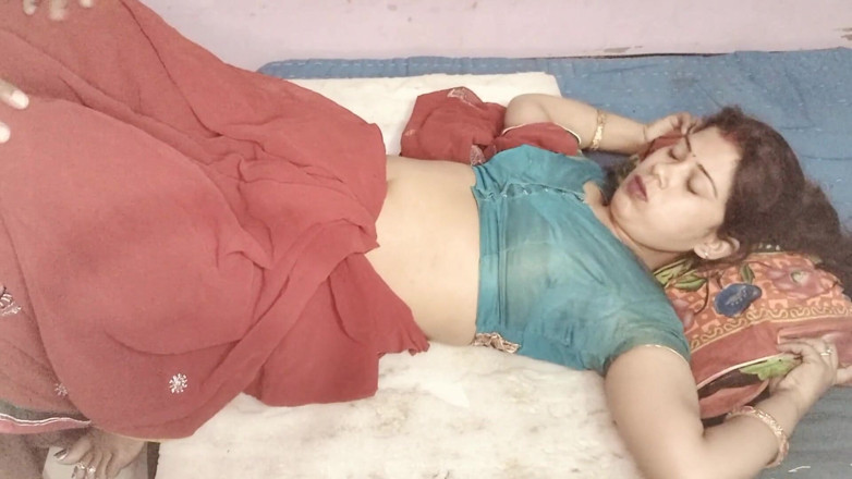 Sexy Girlfriend Girl: Isteri seksi terdesak untuk seks tegar