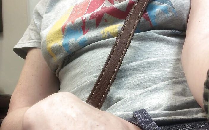 Rachel Wrigglers: 의사 수술에 앉아있는 동안 손가락으로 손가락해야했던 발정난 미시 창녀
