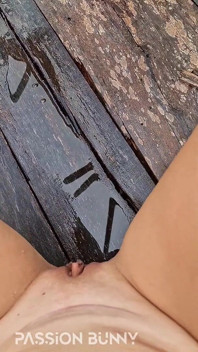 裸体散步和撒尿游戏