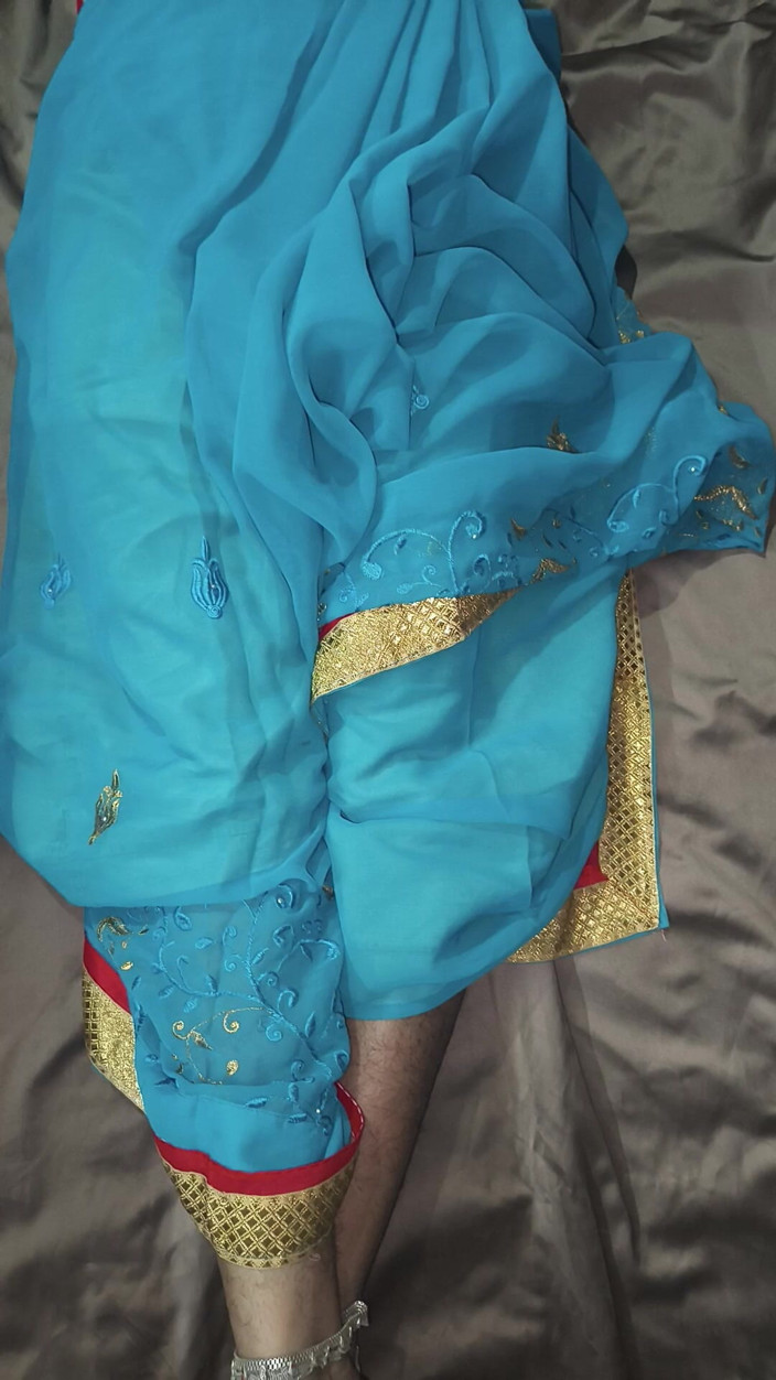 Indian innocent wife: La moglie casalinga indiana telugu Saree in un video di...