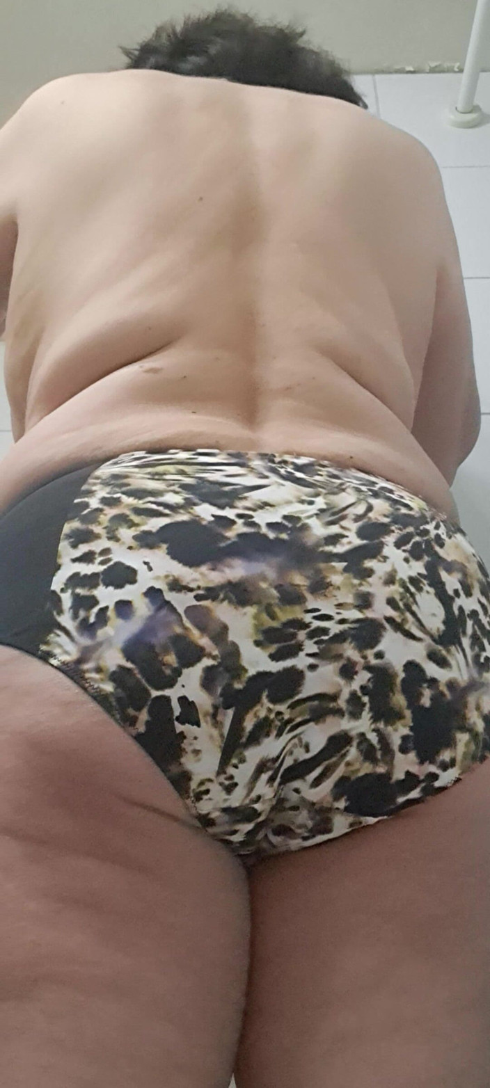 Mommy big hairy pussy: Je cherche à enfoncer des doigts dans un vagin mouillé