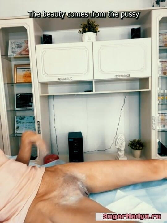 SugarNadya: Depilasi kawasan mendalam untuk si jalang kurus yang sangat succulent
