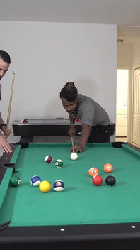 スイングのビリヤードテーブル3人組