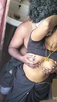 Tamilisches paar möpse lutschen, romantik