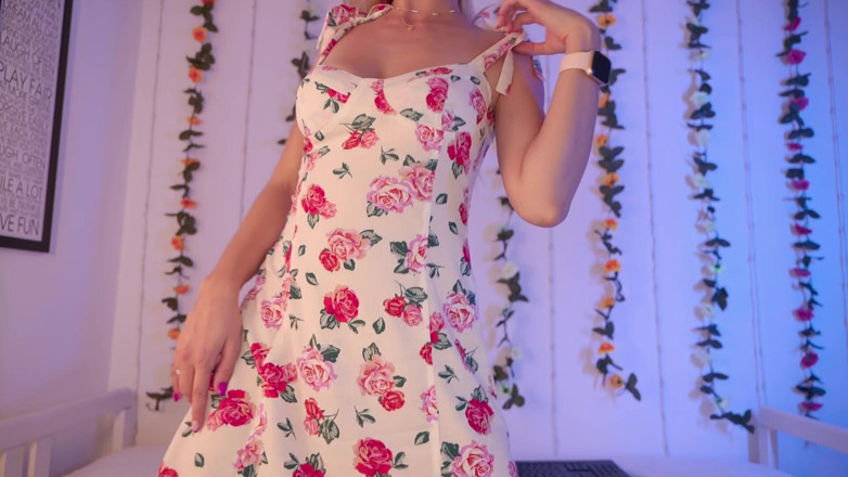 Stella Cardo: A gata tira o vestido e mostra seu corpo sexy