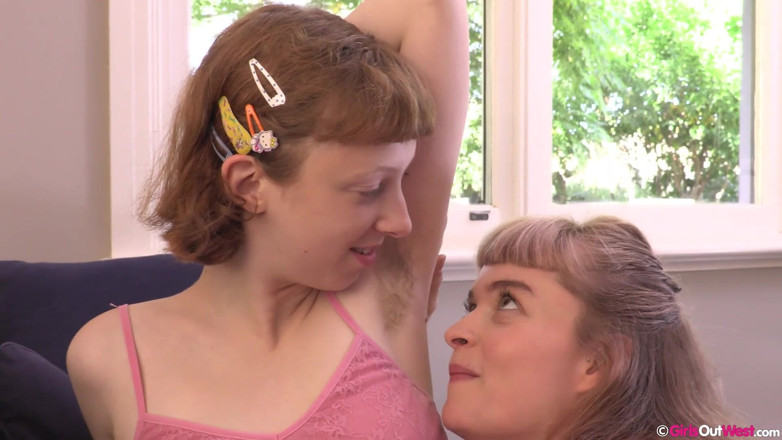 Girls Out West: Худій Сондріні лижуть волохаті пахви та лизання пизди грудастої Лейні