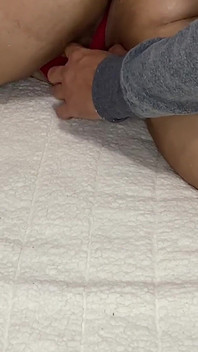 Min styvmamma blir kåt när jag masserar hennes enorma röv