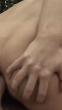 Sıska sarışın açık havada ateşli ve yoğun seksi seviyor